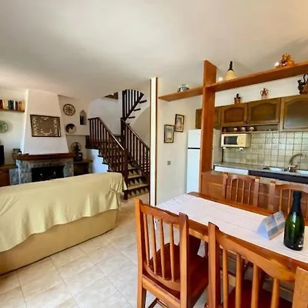Casa Del Pi With A Shared Pool Tatil Evi